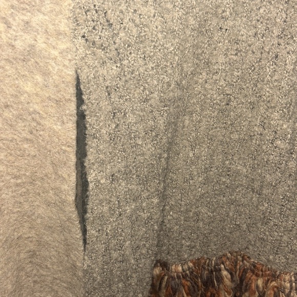 MariLu 3 button, opening for arms poncho, shawl, medium (?)I purchased in Italy - Picture 7 of 8